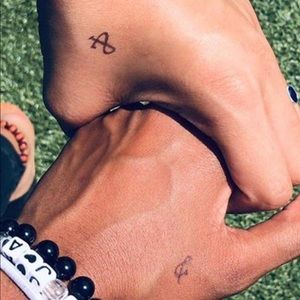 Meet your Posher, Caitlin